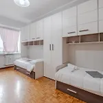 公寓 Guesthost - Cenisia Roomy X6 - With Balcony *