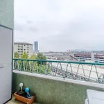 Guesthost - Cenisia Roomy X6 - With Balcony *