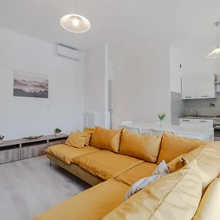 Apartament Guesthost - Cenisia Roomy X6 - With Balcony