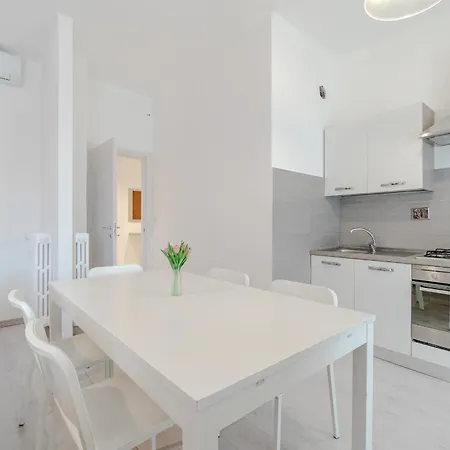 Guesthost - Cenisia Roomy X6 - With Balcony