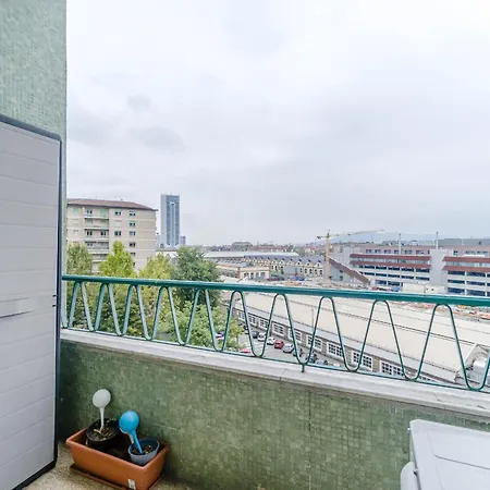 Guesthost - Cenisia Roomy X6 - With Balcony *