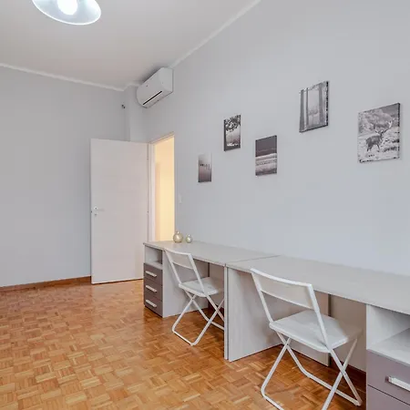 Guesthost - Cenisia Roomy X6 - With Balcony