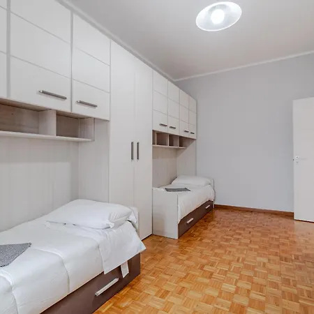 Apartament Guesthost - Cenisia Roomy X6 - With Balcony Turyn