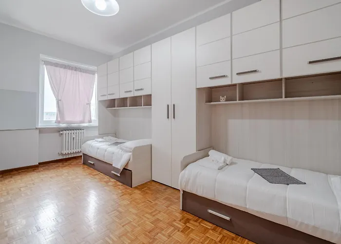 Apartment Guesthost - Cenisia Roomy X6 - With Balcony *