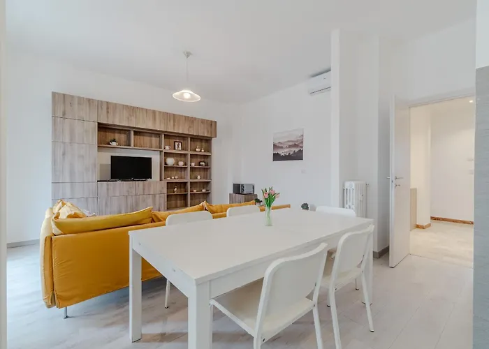 Guesthost - Cenisia Roomy X6 - With Balcony Daire Torino