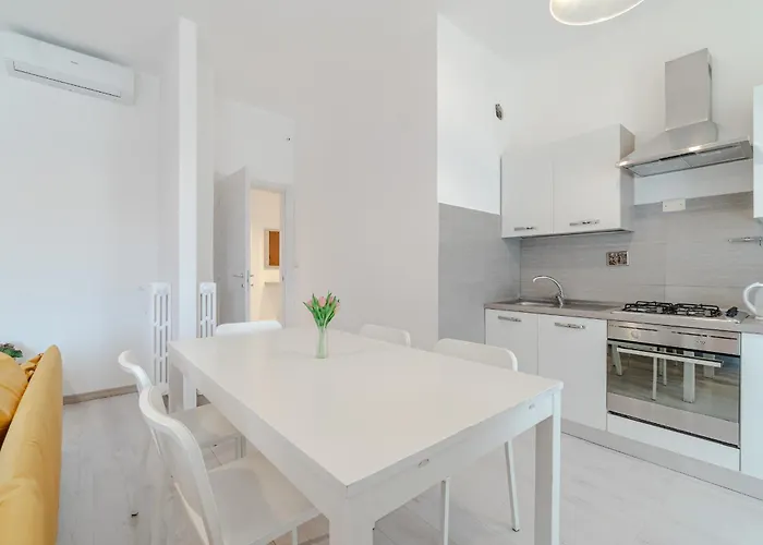 Guesthost - Cenisia Roomy X6 - With Balcony