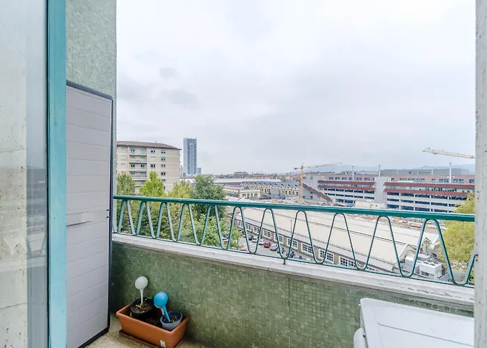 Guesthost - Cenisia Roomy X6 - With Balcony *