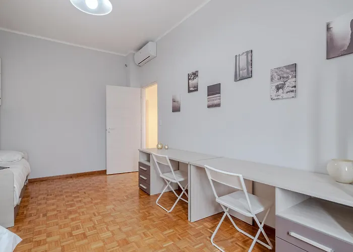 Guesthost - Cenisia Roomy X6 - With Balcony