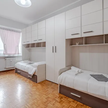 公寓 Guesthost - Cenisia Roomy X6 - With Balcony *