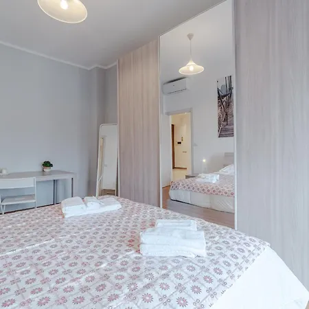 Apartment Guesthost - Cenisia Roomy X6 - With Balcony