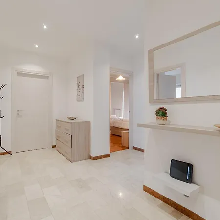 Guesthost - Cenisia Roomy X6 - With Balcony Turin